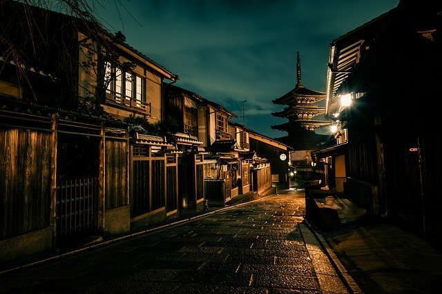 En typisk gränd i Kyoto, Japan.