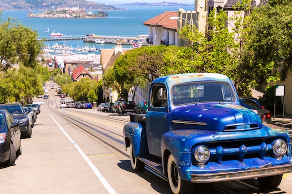 Hyde Street i San Francisco med Alcatraz i bakgrunden
