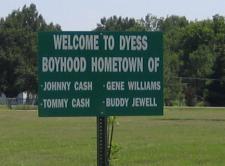 Johnny Cash-skylt vid infarten till Dyess
